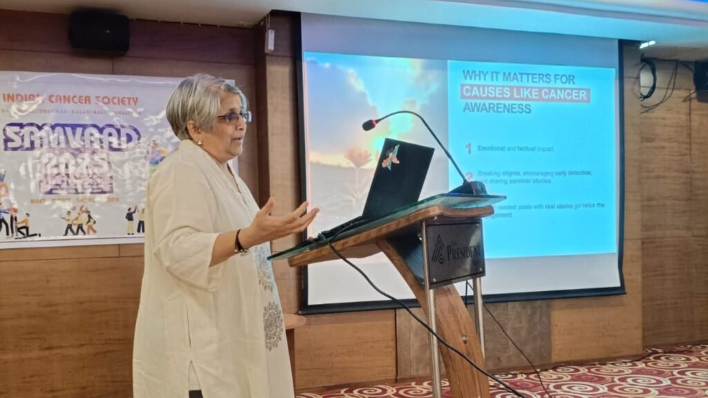 Mangal Karnad presenting at Cancer Society of India event - on creating awarenesss about Cancer through social media marketing.